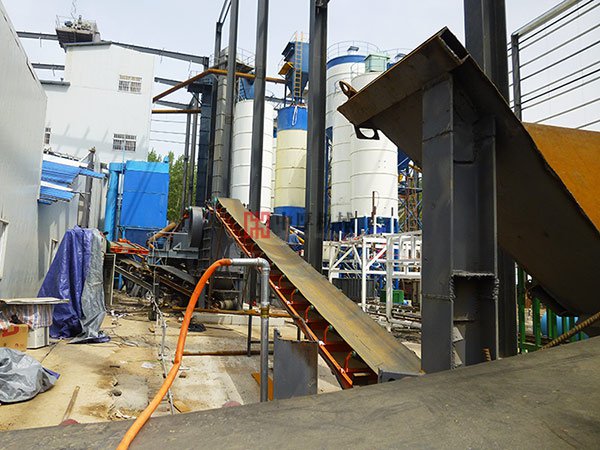 年500萬(wàn)噸建筑廢棄物處理加工現(xiàn)場(chǎng)